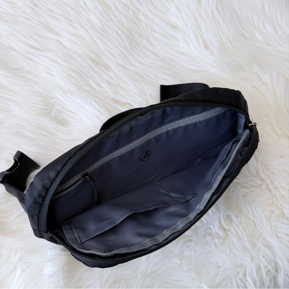 Travelon Black World Travel Essential s Convertible Sling/Waist Pack - Picture 4 of 8